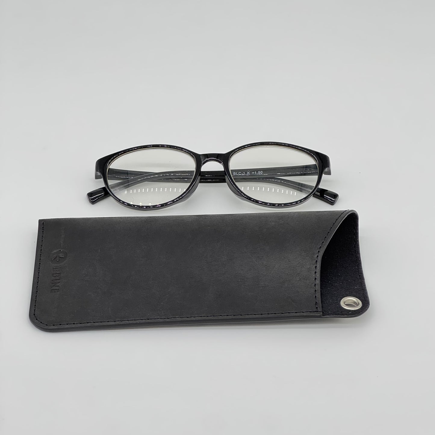 モストロ　メガネケース